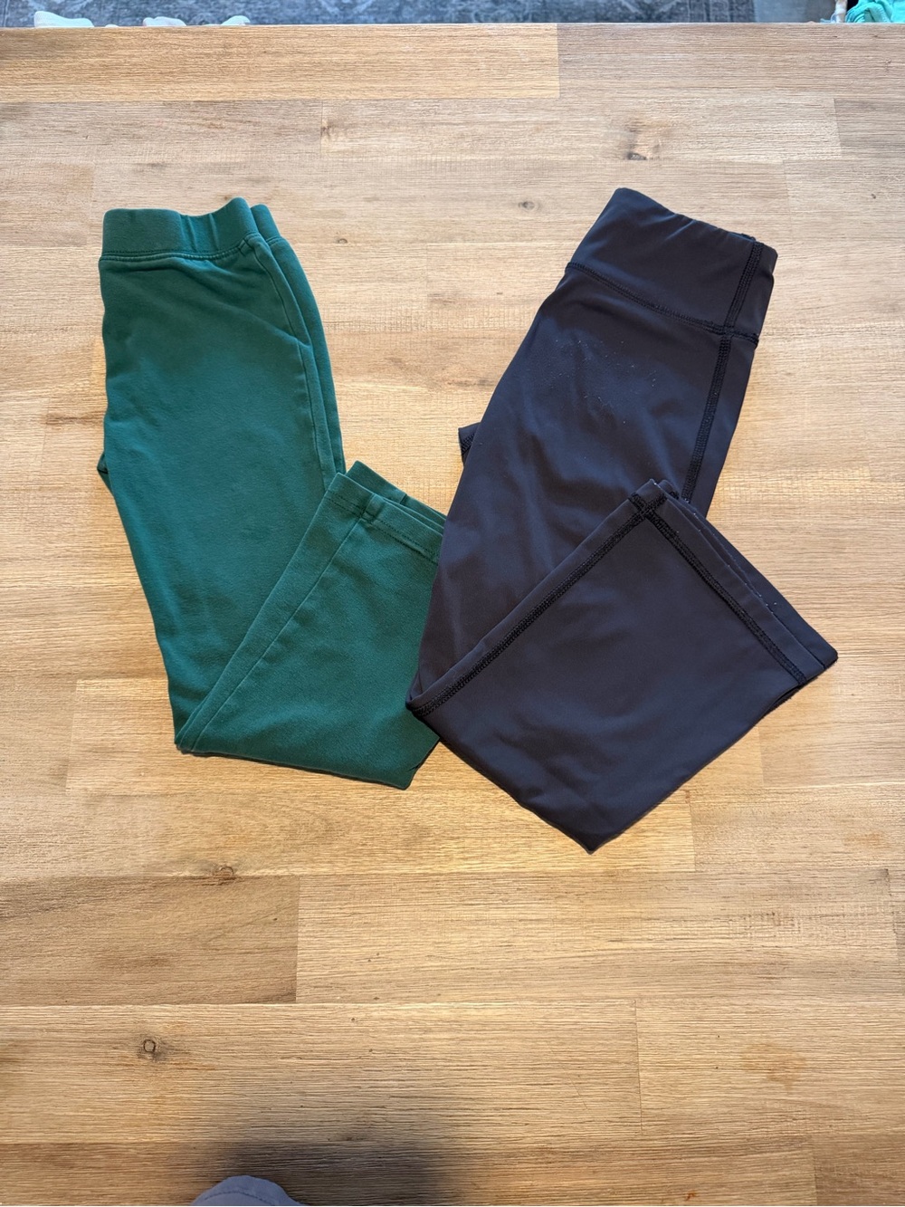 Hanna Andersson Kids Green and Black Bottoms - 2-Pack